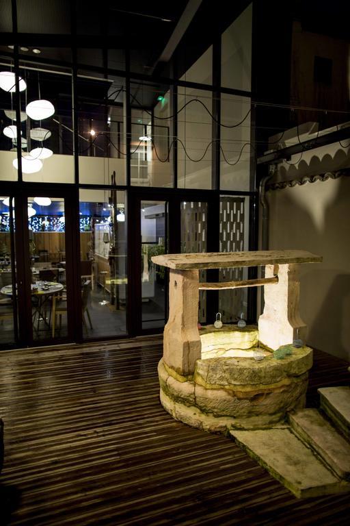Aux Terrasses Hotel Tournus Exterior photo